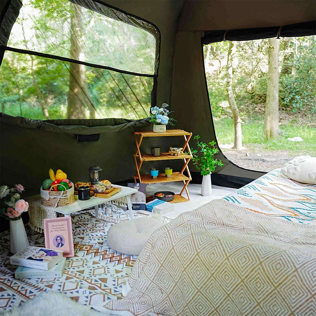 Automatic tent lodge setting