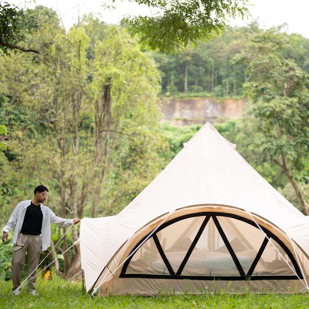 The Back of the Brisa With two People