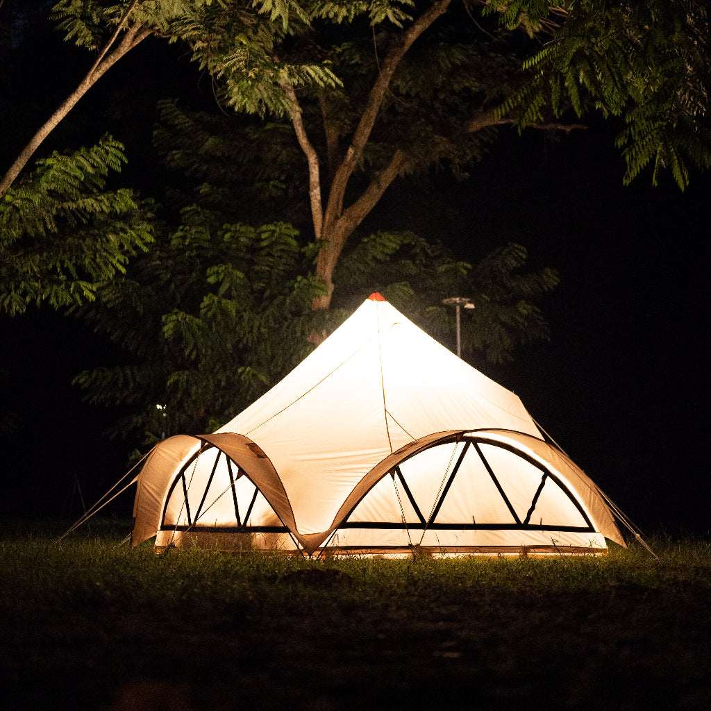 Brisa Glamping tent at night