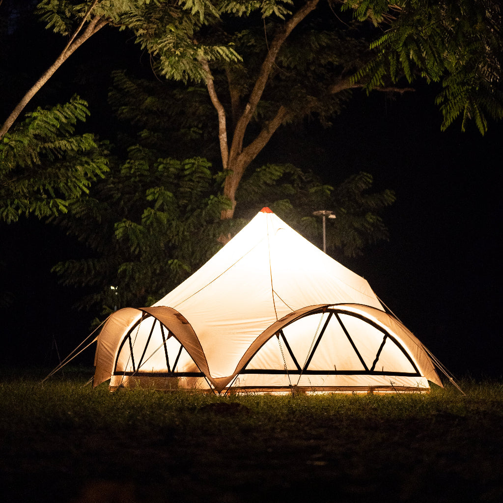 Brisa Glamping tent at night